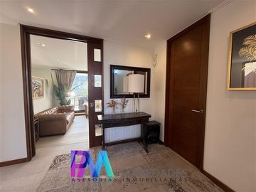 Casa en venta de 4 dorm. en Lo Barnechea