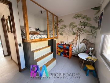 Casa en venta de 4 dorm. en Lo Barnechea