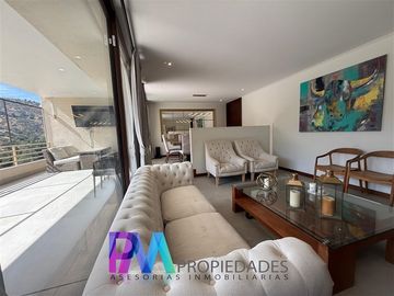 Casa en venta de 4 dorm. en Lo Barnechea