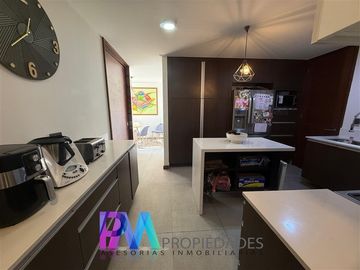 Casa en venta de 4 dorm. en Lo Barnechea