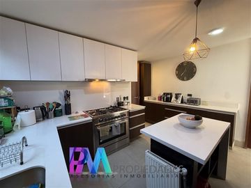 Casa en venta de 4 dorm. en Lo Barnechea