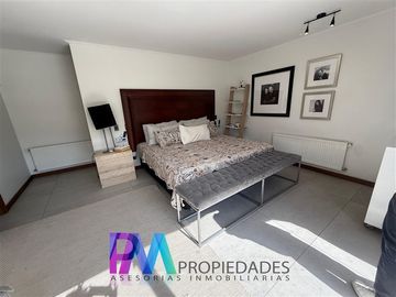 Casa en venta de 4 dorm. en Lo Barnechea