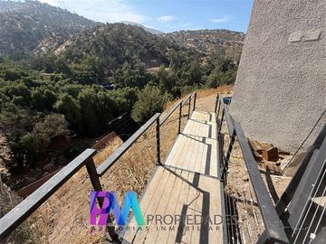 Casa en venta de 4 dorm. en Lo Barnechea
