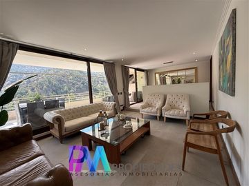 Casa en venta de 4 dorm. en Lo Barnechea