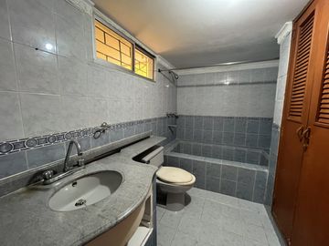 casa en venta en los nogales. Cod V105234