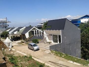 RUMAH 3 LANTAI DI CIGADUNG DAGO BANDUNG