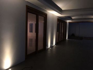 FOR SALE: Unfurnished Four Bedroom House and Lot in White Plains Quezon City