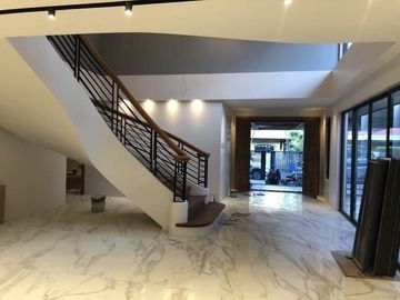 FOR SALE: Unfurnished Four Bedroom House and Lot in White Plains Quezon City