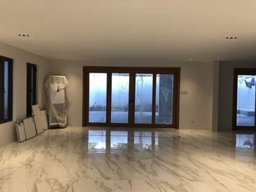 FOR SALE: Unfurnished Four Bedroom House and Lot in White Plains Quezon City