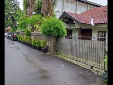 Rumah Siap Huni Bersih & Terawat,Ada Taman Depan & Belakang Di Pondok Labu