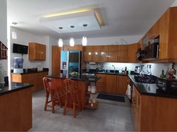 Casa en Venta en el Poblado Cola del Zorro