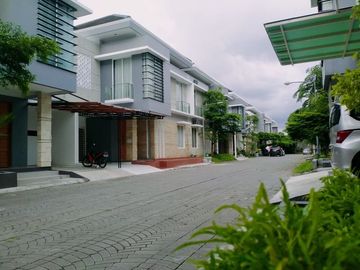 SUPER MEWAH, RUMAH SIAP HUNI DI PUSAT KOTA TEPI JALAN