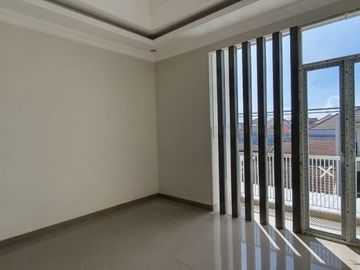 Rumah 3lantai Baru minimalis wisma permai Row 3 mobil 1M-an