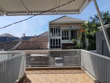 Rumah 3lantai Baru minimalis wisma permai Row 3 mobil 1M-an