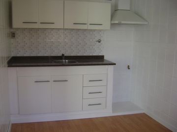 VENTA hermoso PH. 2 amb. a RE-ESTRENAR, con Patio y Lavadero. WILDE CENTRO.
