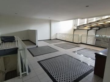Disewakan Ruko Bangunan 1,5 Lantai Lokasi di Jl. Barata Jaya, Gubeng