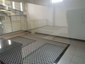 Disewakan Ruko Bangunan 1,5 Lantai Lokasi di Jl. Barata Jaya, Gubeng