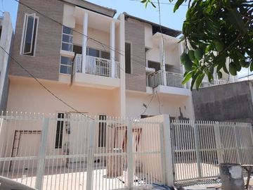 Dijua rumah baru gress Lux di Karangasem Surabaya
