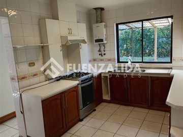 Amplia casa con jardín y seguridad en Los Angeles