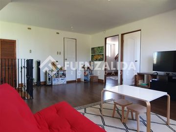 Amplia casa con jardín y seguridad en Los Angeles