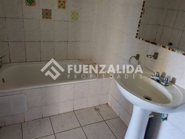 Amplia casa con jardín y seguridad en Los Angeles