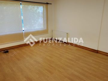 Amplia casa con jardín y seguridad en Los Angeles