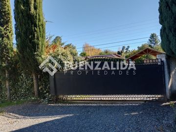 Amplia casa con jardín y seguridad en Los Angeles