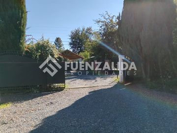 Amplia casa con jardín y seguridad en Los Angeles