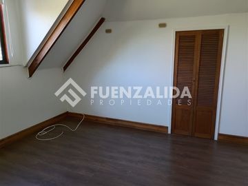 Amplia casa con jardín y seguridad en Los Angeles