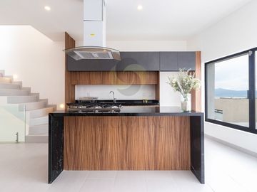 Casa en Zibatá con sala doble altura