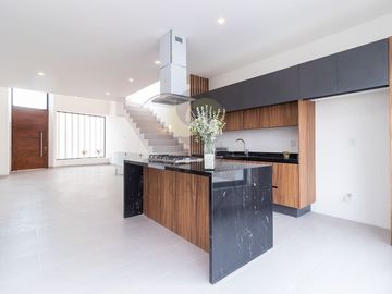 Casa en Zibatá con sala doble altura
