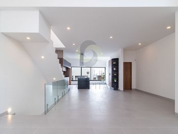 Casa en Zibatá con sala doble altura