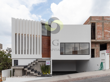 Casa en Zibatá con sala doble altura