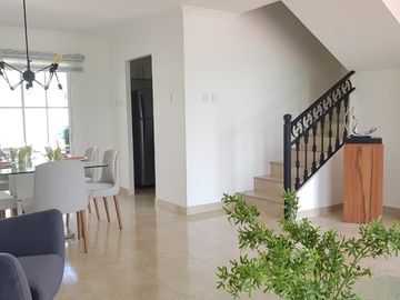 Venta de Casa en Urb. Casa Laguna, cerca del Riocentro El Dorado, Vía a Samborondon.