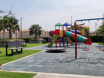 Venta de Casa en Urb. Casa Laguna, cerca del Riocentro El Dorado, Vía a Samborondon.
