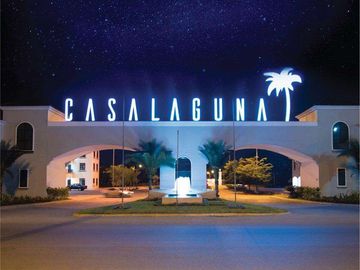 Venta de Casa en Urb. Casa Laguna, cerca del Riocentro El Dorado, Vía a Samborondon.