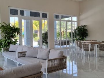 Venta de Casa en Urb. Casa Laguna, cerca del Riocentro El Dorado, Vía a Samborondon.