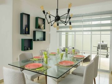 Venta de Casa en Urb. Casa Laguna, cerca del Riocentro El Dorado, Vía a Samborondon.