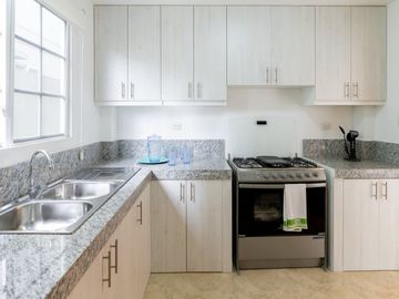 Venta de Casa en Urb. Casa Laguna, cerca del Riocentro El Dorado, Vía a Samborondon.