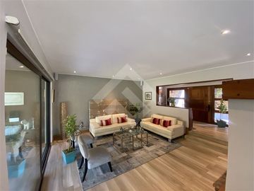 Estupenda Casa en venta de 4 dorm. en Piedra Roja, Colina