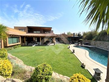 Estupenda Casa en venta de 4 dorm. en Piedra Roja, Colina