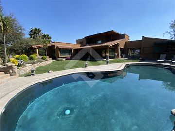 Estupenda Casa en venta de 4 dorm. en Piedra Roja, Colina