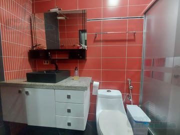 VENTA DE  CASA VIA SAMBORONDÓN FRENTE  AL LAGO