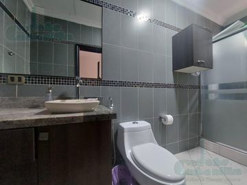 VENTA DE  CASA VIA SAMBORONDÓN FRENTE  AL LAGO