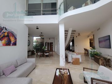 VENTA DE  CASA VIA SAMBORONDÓN FRENTE  AL LAGO