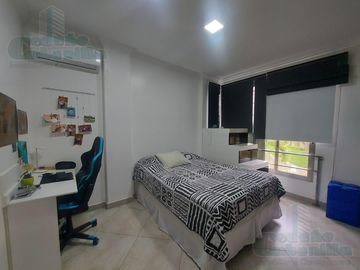VENTA DE  CASA VIA SAMBORONDÓN FRENTE  AL LAGO