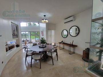 VENTA DE  CASA VIA SAMBORONDÓN FRENTE  AL LAGO