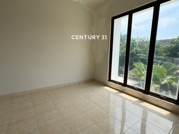 Rumah 2 Lantai Dalam Cluster Di Graha Raya Az 18138