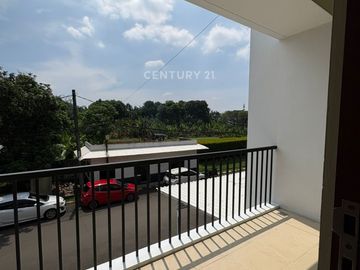 Rumah 2 Lantai Dalam Cluster Di Graha Raya Az 18138