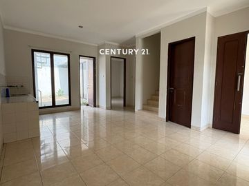 Rumah 2 Lantai Dalam Cluster Di Graha Raya Az 18138
